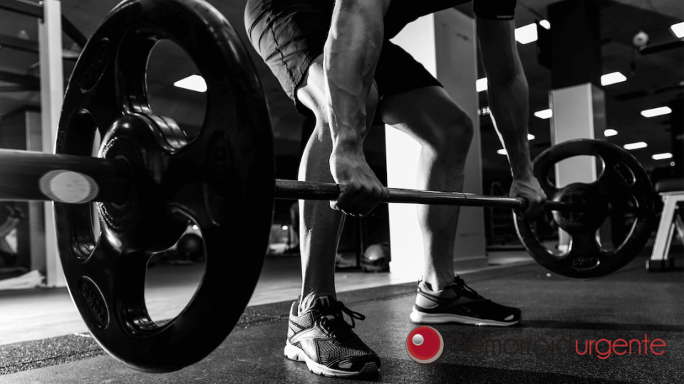 pegar peso causa hemorroida